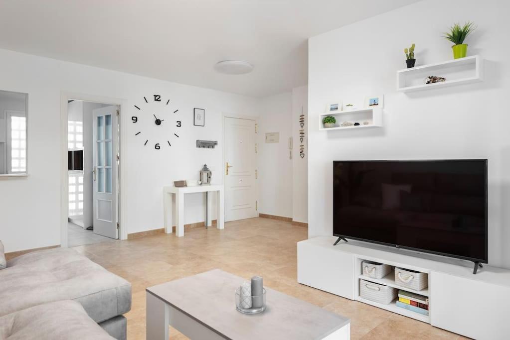 Apartment 3 Bedroom Apartment, Next To The Beach, With Pool