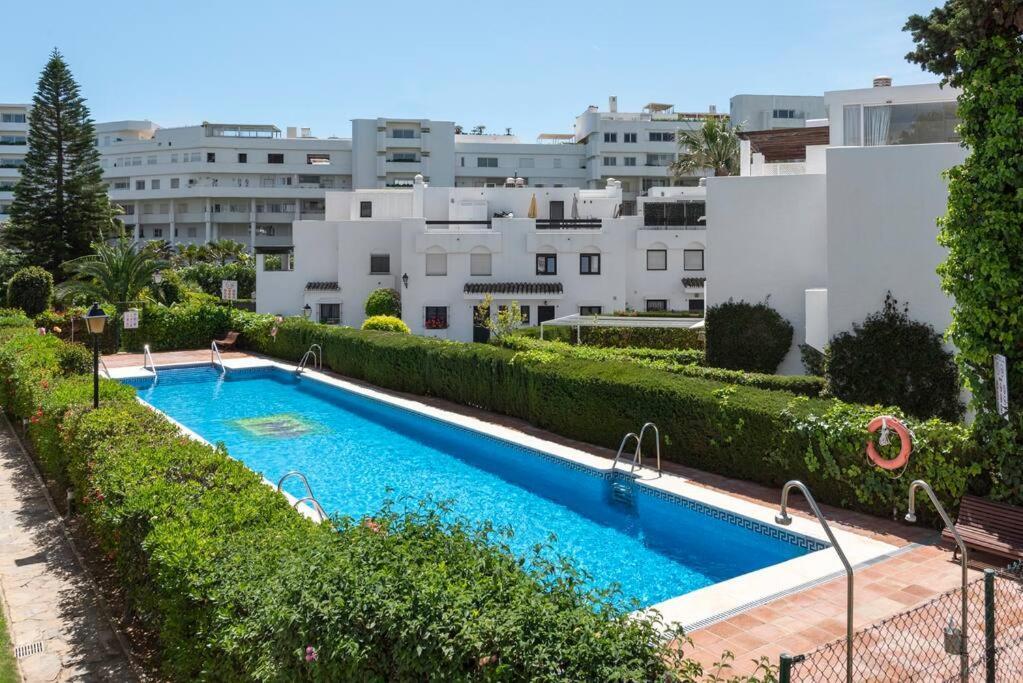 3 Bedroom Apartment, Next To The Beach, With Pool *