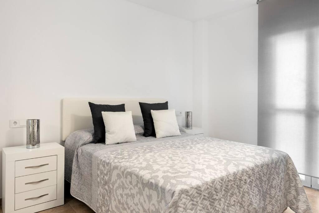 3 Bedroom Apartment, Next To The Beach, With Pool *