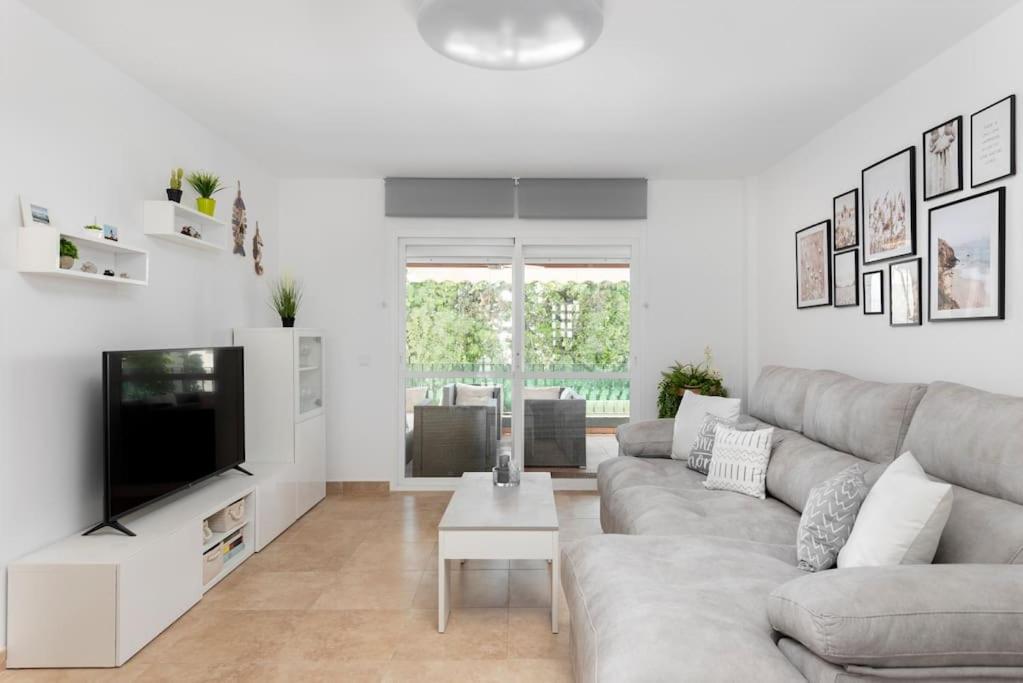 3 Bedroom Apartment, Next To The Beach, With Pool